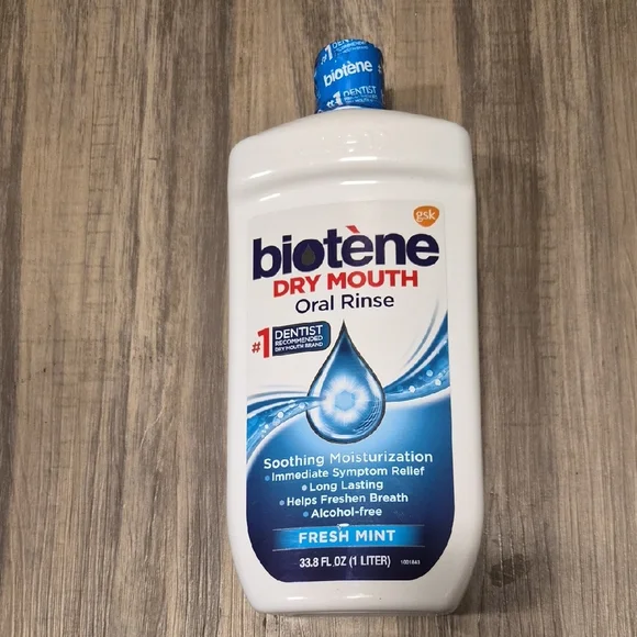 Fresh Mint Oral Rinse - White and Blue - Picture 1 of 10